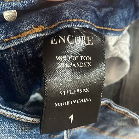 Encore size 1 - Picture 2 of 8